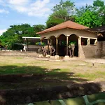 OYO 2454 Wanawiyata Residence