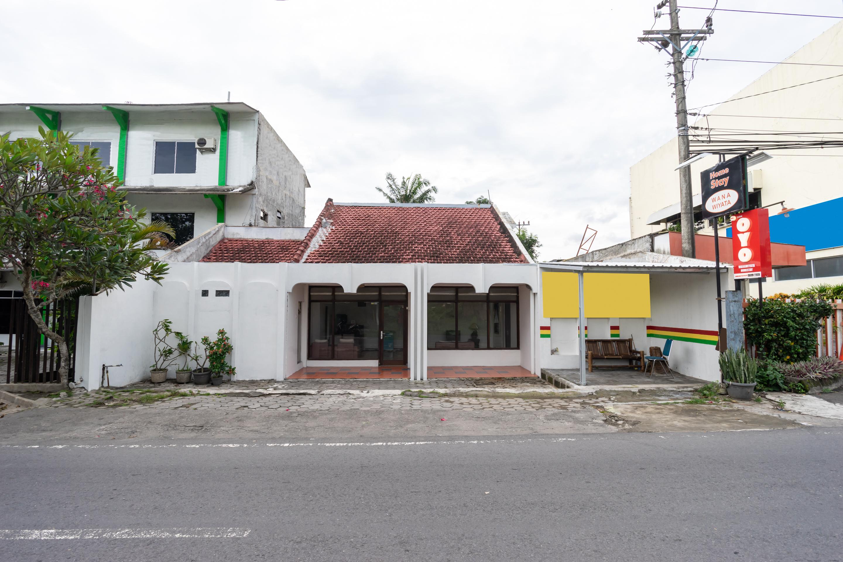 Oyo 2454 Wanawiyata Hotel 2*